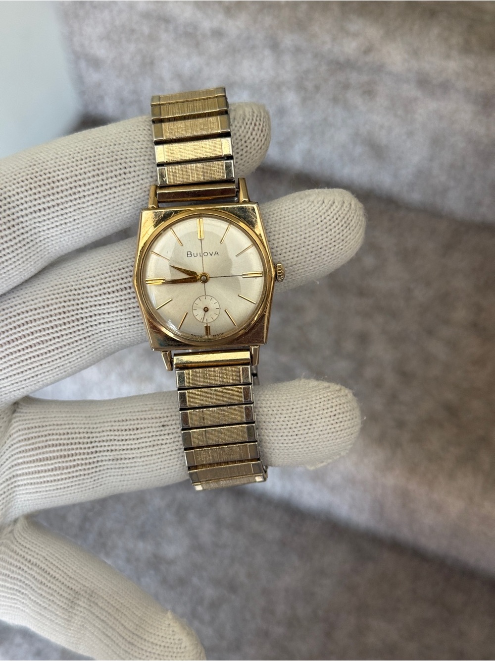 Bulova vintage 10k Gold  Champagne automatic winding Dress rare unisex watch